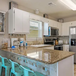  Apartment 200 Yds To Private Gated Access- 3br-2ba- Quiet Location In The Heart Of Destin!